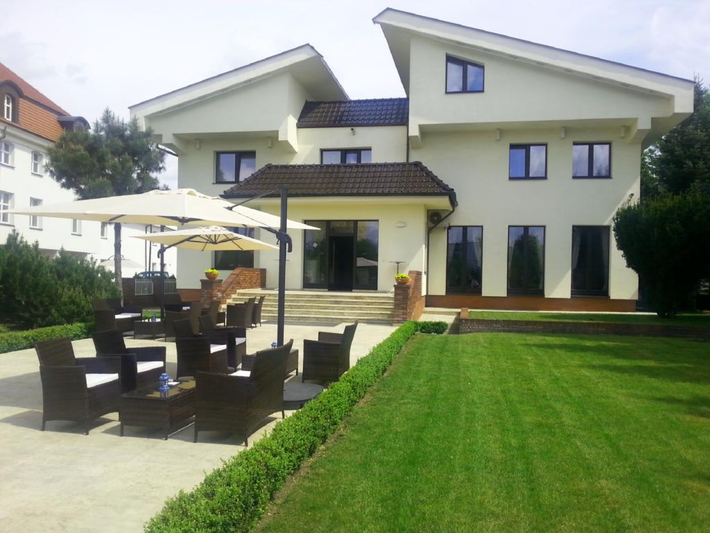 Astoria Bed & Breakfast Swarzędz Exteriör bild