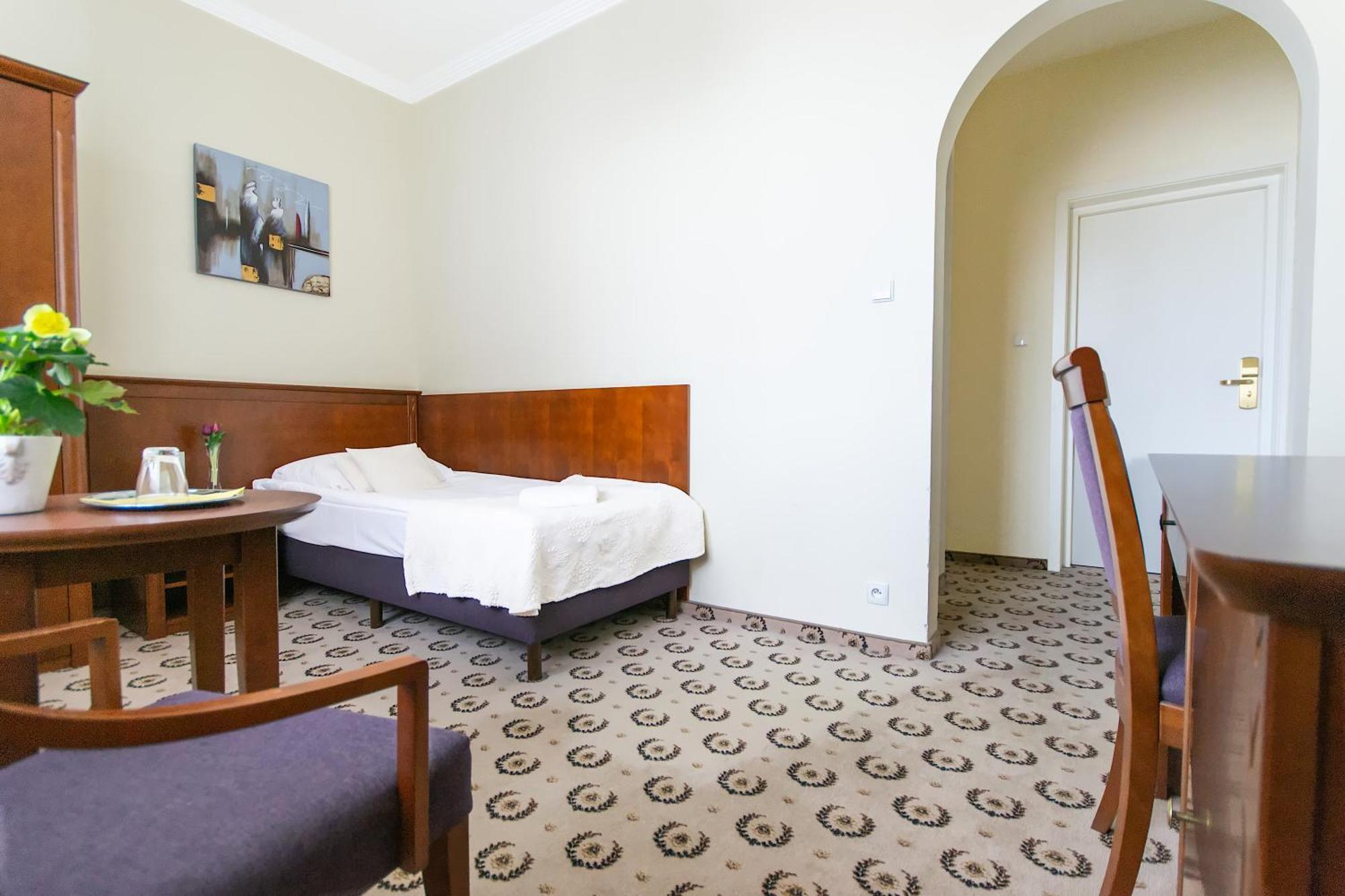 Astoria Bed & Breakfast Swarzędz Exteriör bild