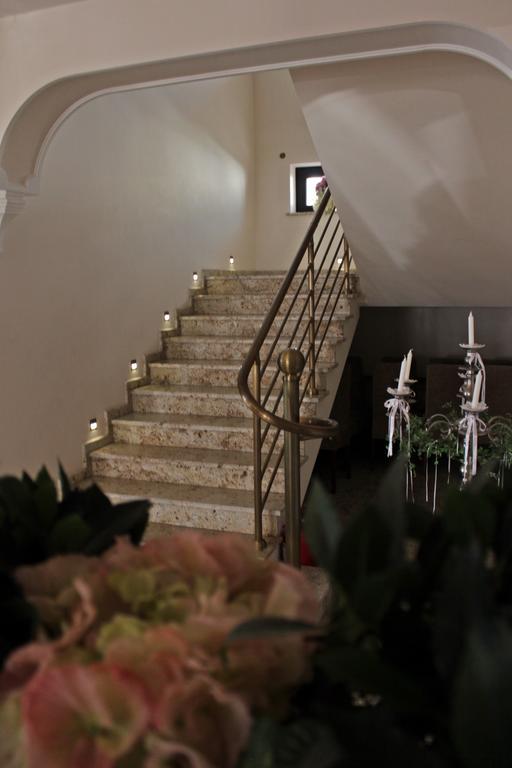 Astoria Bed & Breakfast Swarzędz Exteriör bild